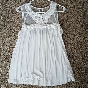 White sleeveless crochet top